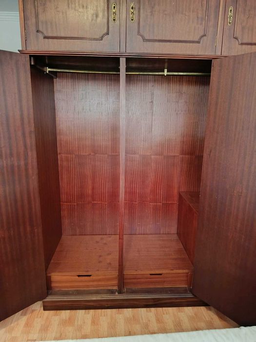 Roupeiro/Cómoda/ Mesas Cabeceira