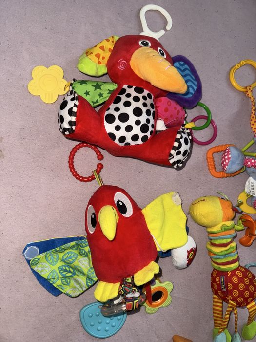 Игрушки на коляску, кроватку развивающие игрушки