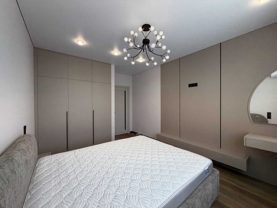 Продам 2-кімнатну 72 м² ЖК Квартал №5 | 2 спальні | 2 санвузли | Центр