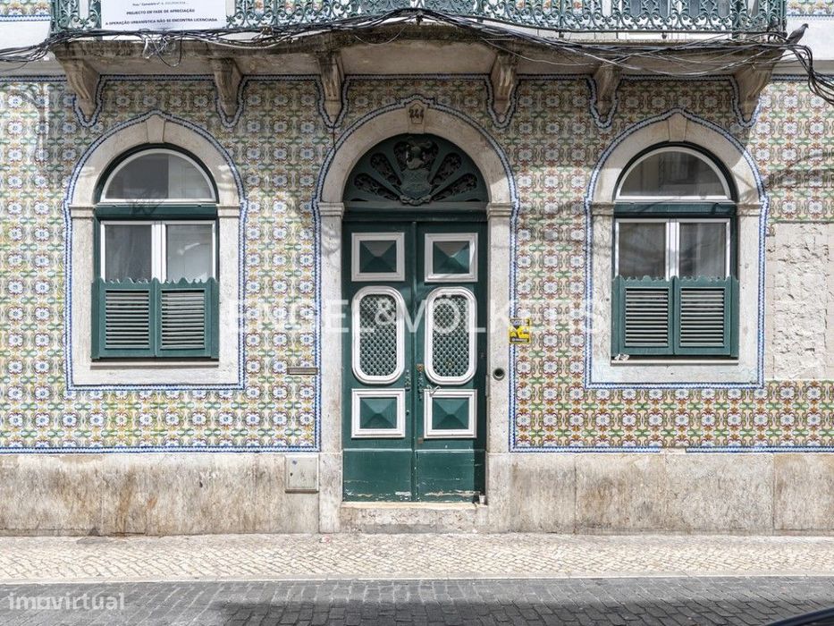 Historic Mansion in the City Center – for Renovation