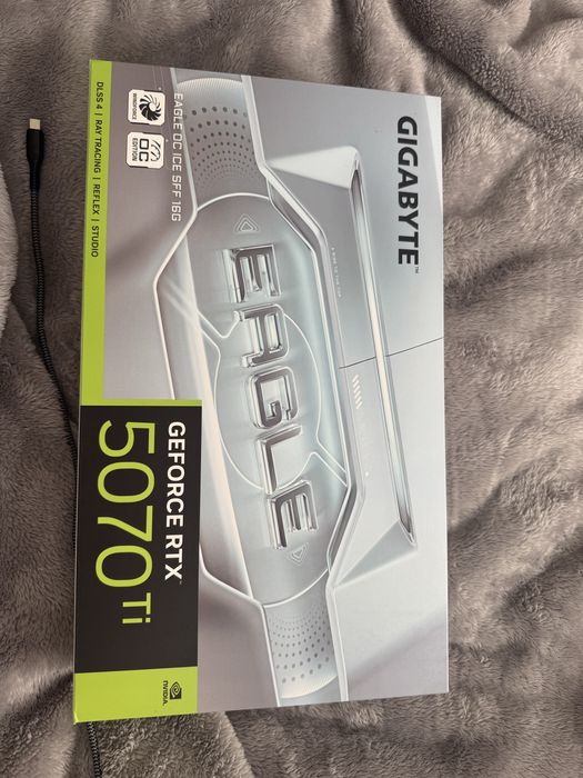 Karta graficzna GIGABYTE GeForce RTX 5070 Ti EAGLE SFF OC 16GB DLSS 4