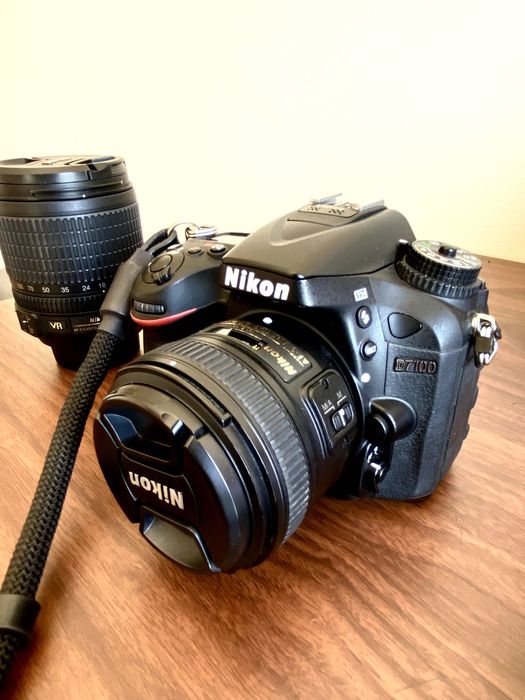 CÂMERA FOTOGRÁFICA EM ÓTIMO ESTADO / Acompanha duas lente e flash