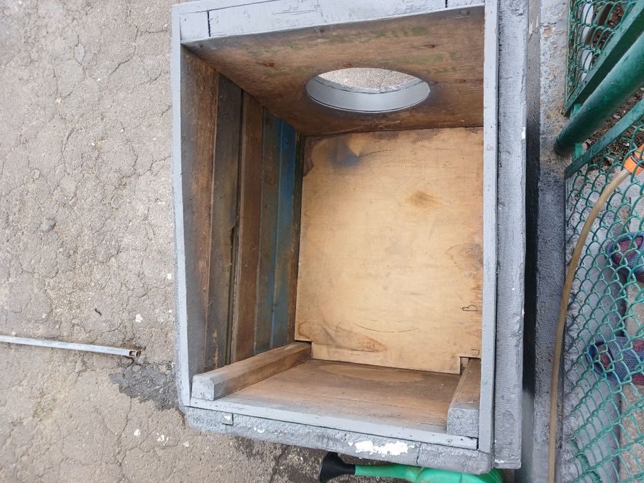 продам утеплену  буду для великої собаки.