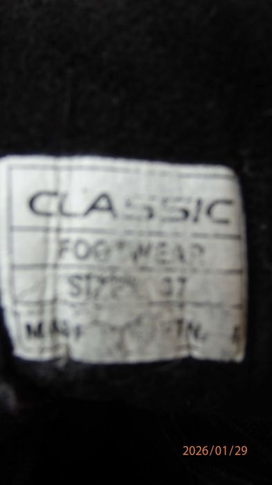 Buty sportowe marki Classic rozmiar 37.