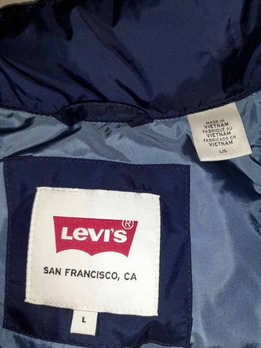 Продам чоловічий пуховик " Levi's"