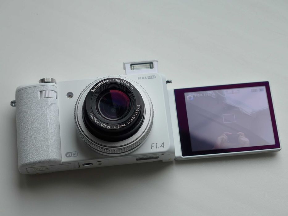Samsung EX2F / Премиум компакт/ Селфи экран