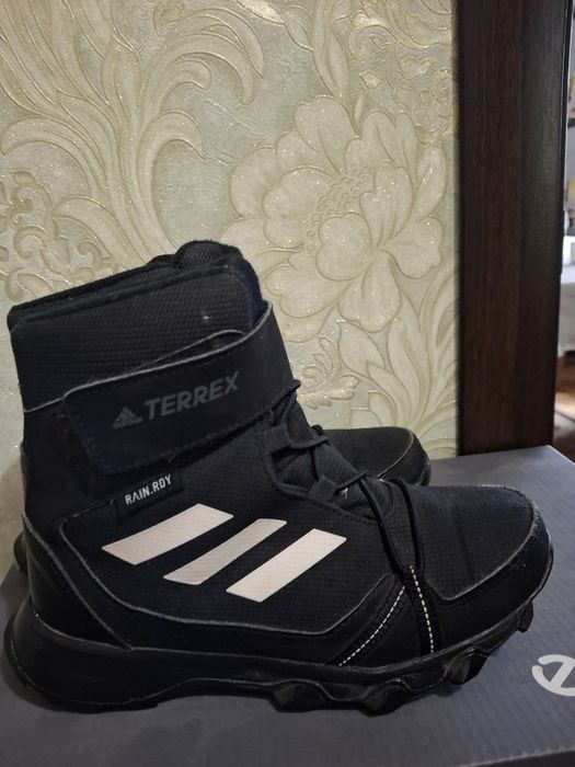 Продаю Adidas terrex 33 розмір