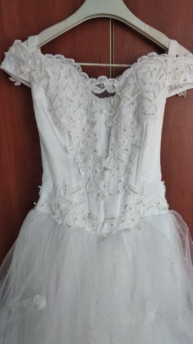 Весільня сукня, атлас+фатин, розмір S/M