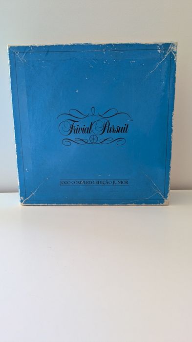 2 jogos de tabuleiro (Trivial Pursuit + Dicciopinta)