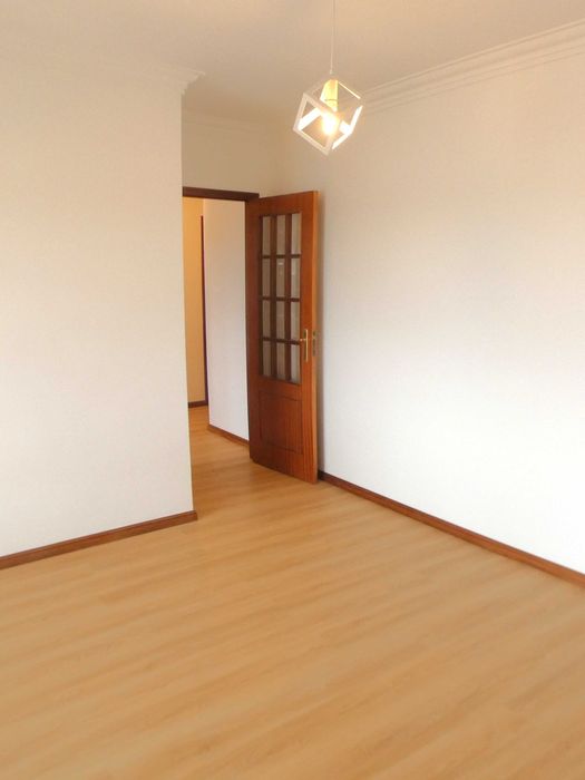 VendoT1 GAIA RENOVADO, Rua da Igreja, Pedroso 60 m2 área construída + garagem (12m2) + arrumos (6 m2)