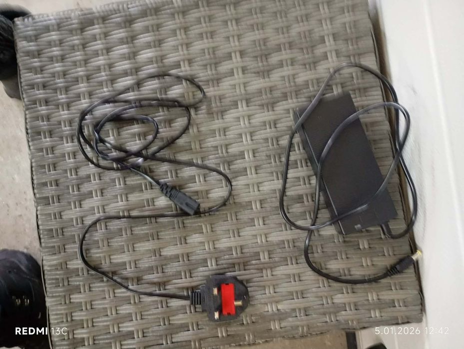 Zasilacz sieciowy (ładowarka / power adapter)