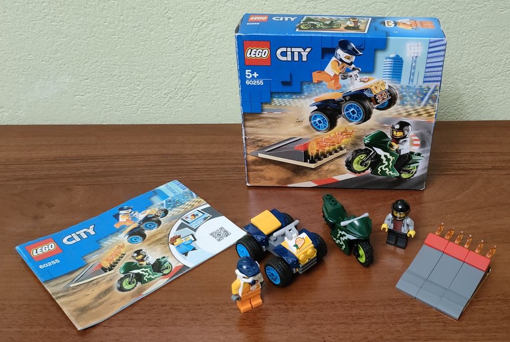 Klocki LEGO City 60255 Stunt Team - kompletne 100%