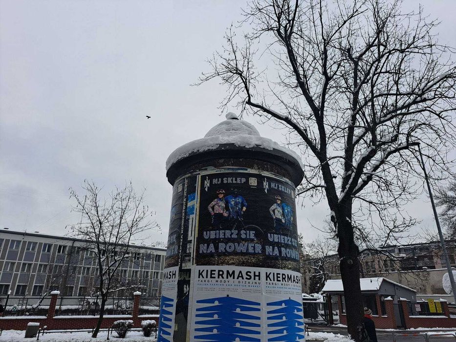Kolumna pylon słup reklamowy