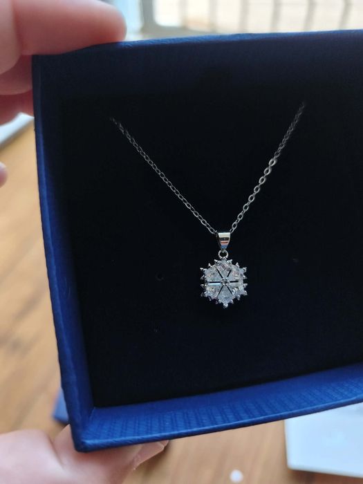 Colar Swarovski novo na Caixa