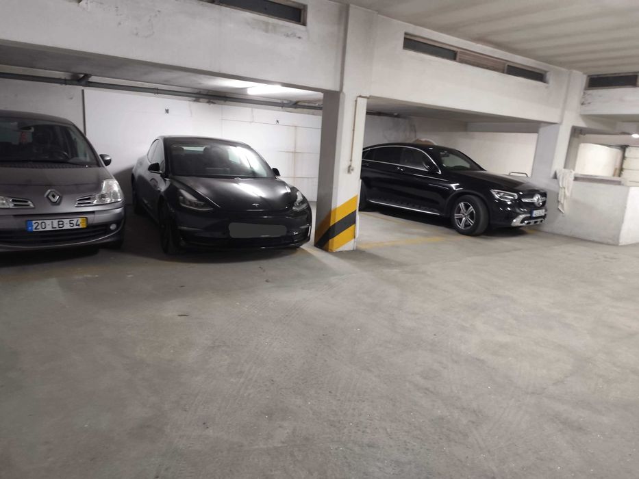 Vende se / arrenda-se  lugar garagem centro de Espinho