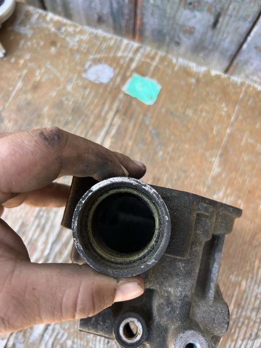 Кронштейн масляного фильтра Volkswagen Audi Skoda