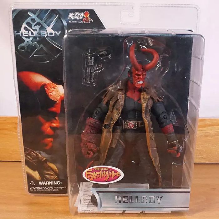 Clássico filme mezco hellboy pvc figura de ação collectible modelo bri