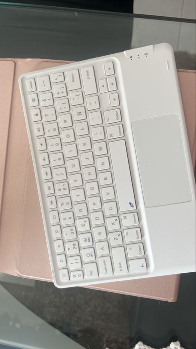 Capa e teclado Ipad 9