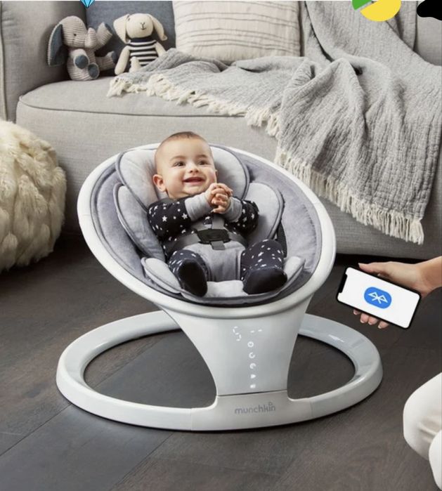 Заколисуючий центр Munchkin Baby Swing з функцією Bluetooth