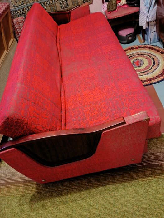 Отдам диван книжка