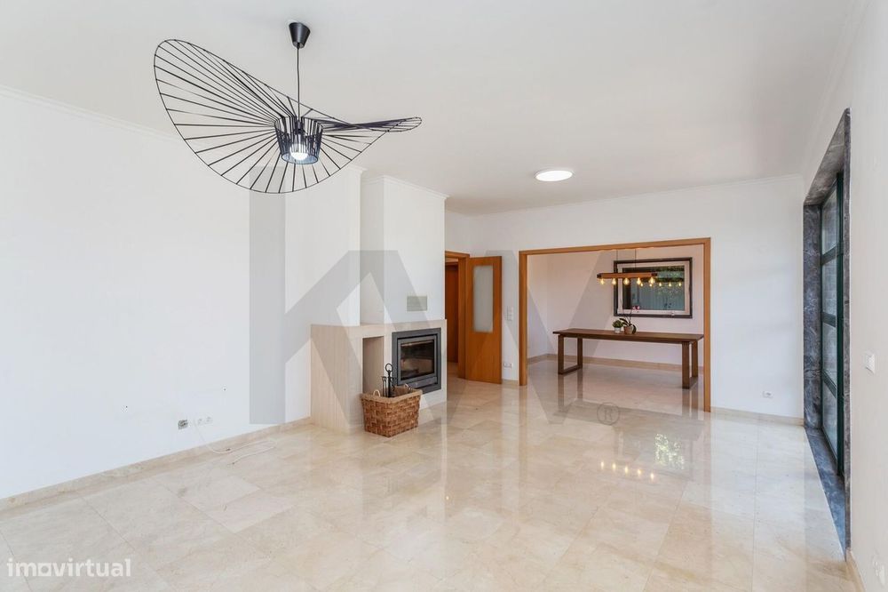 Moradia T4+2 com Jardim e Piscina para Arrendamento, junto ao Oeiras G