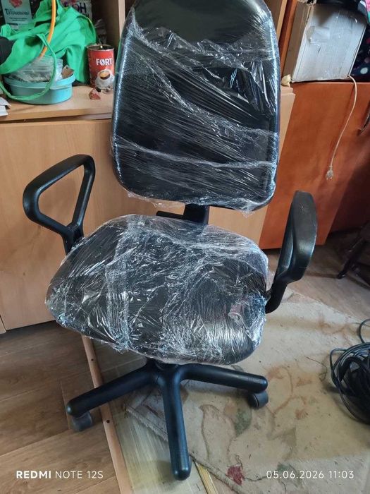 продам офисные стулья