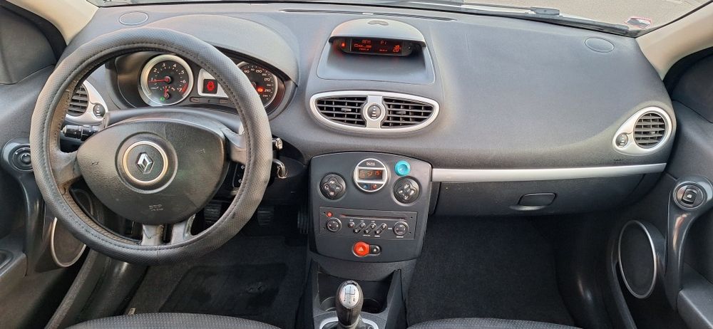Renault Clio — fotografia 8