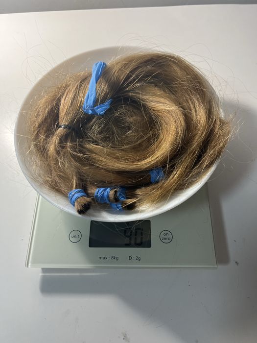 Натуральне світло-русяве волосся , 42см , 88грам , не фарбоване.