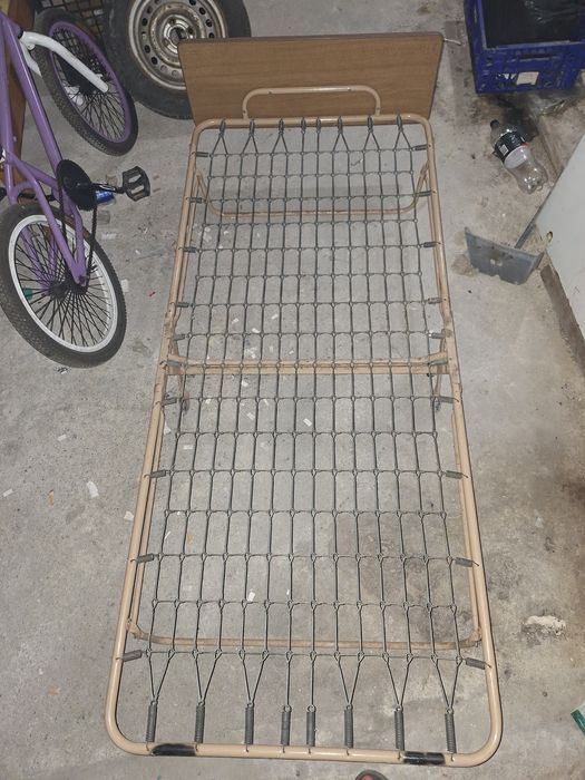 Vendo cama de solteiro dobrável antiga
