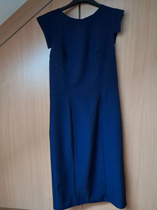 Sukienka midi granatowa prosta r.36-38"ChiChi London"