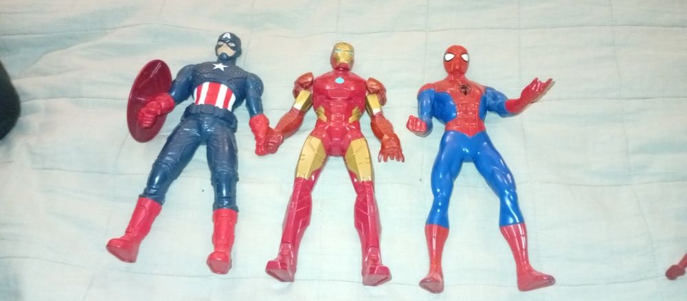 3 Figurki Marvel+gratis