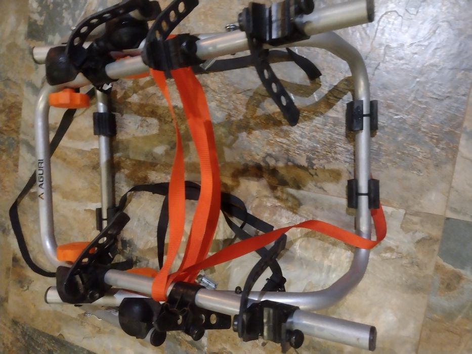 Bagażnik rowerowy na 3 rowery klapę tylną .