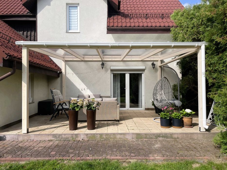 pergola z drewna klejonego BSH, zadaszenie tarasu, poliwęglan
