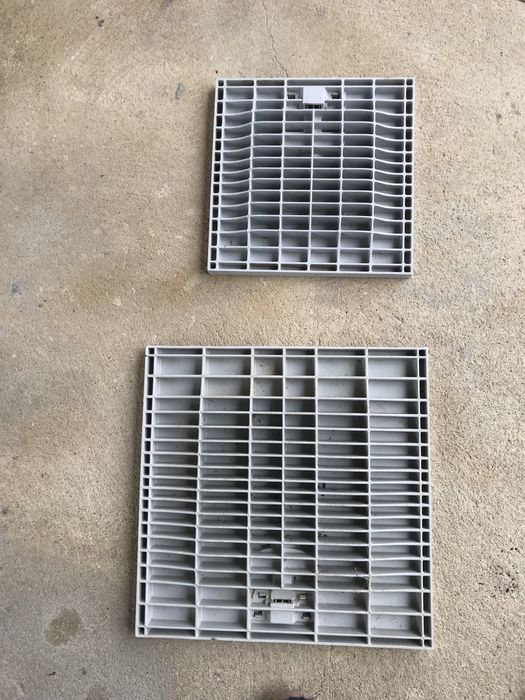 Tampa de esgoto dakota com 300 mm e outra 400 mm