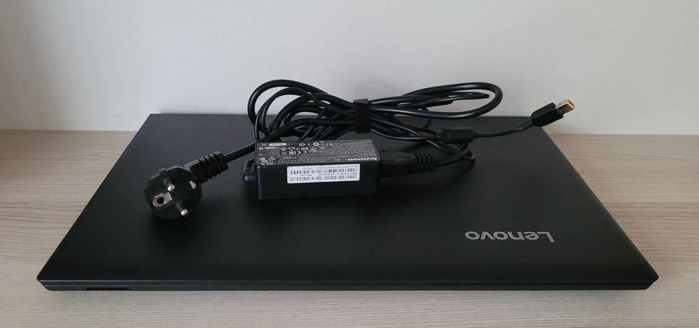 Laptop Lenovo V110 - Intel i5 7gen/8GB RAM DDR4/256GB SSD/15,6" FullHD