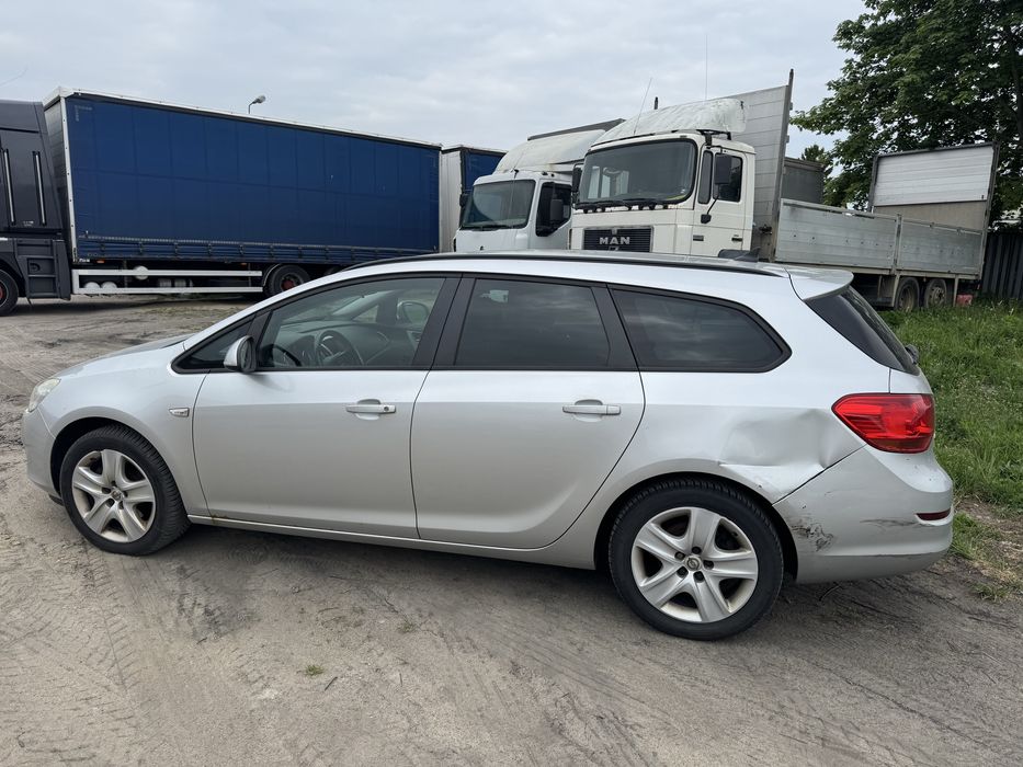 Opel Astra 1.7 rok 2011