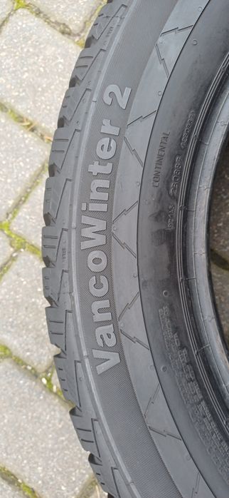 225/55R17C 109/107T CONTINENTAL , dwie używane opony zimowe wzmacniane.