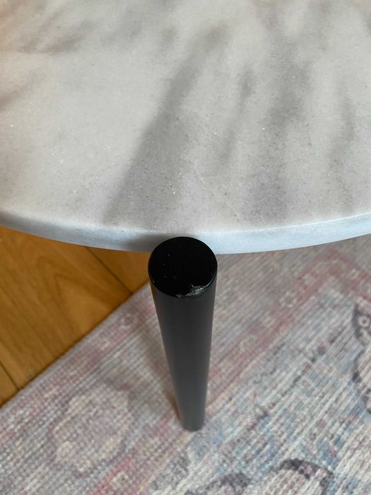 Mesa de apoio em mármore