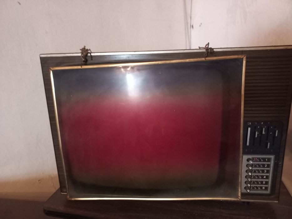 Televisão antiga
