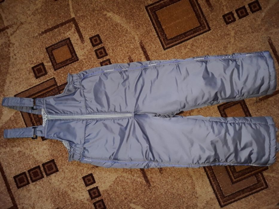 Продам зимний комплект (куртка + полукомбинезон)