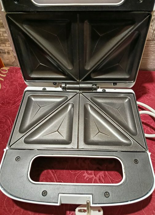 Продам бутербродницю(сендвічніца)!