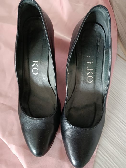 Buty damskie skórzane na koturnie Ryłko 37