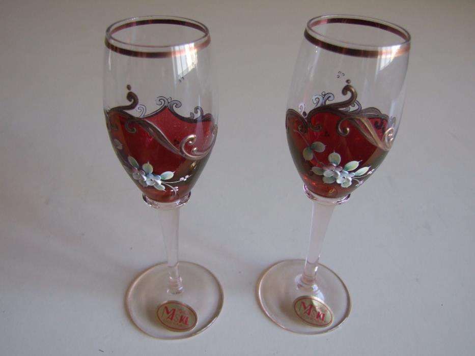 Copos pintados à mão