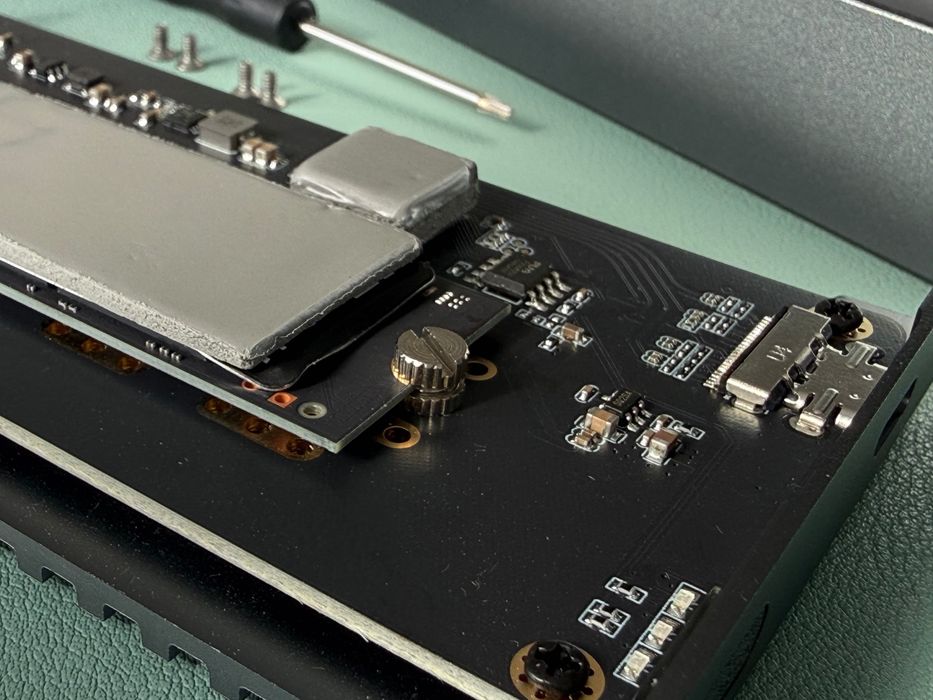 Caixa Externa USB4 para SSD M.2 NVMe – 40Gbps – Fanless – Compatível Thunderbolt 3/4