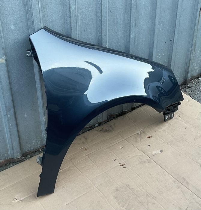 VW GOLF V 5 BŁOTNIK Prawy Przód LC5F