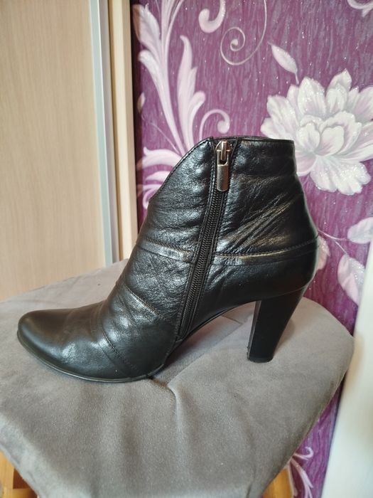 Продам шкіряні ботильйони