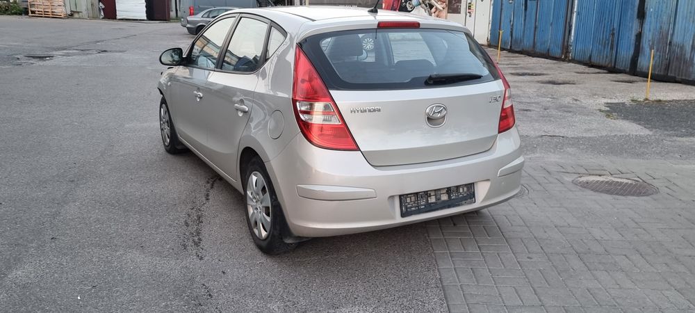 Hyundai i30  1.4b kolor QU drzwi klapa zderzak tył lampa tył
