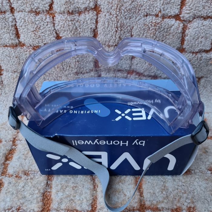 Защитные рабочие  очки Uvex