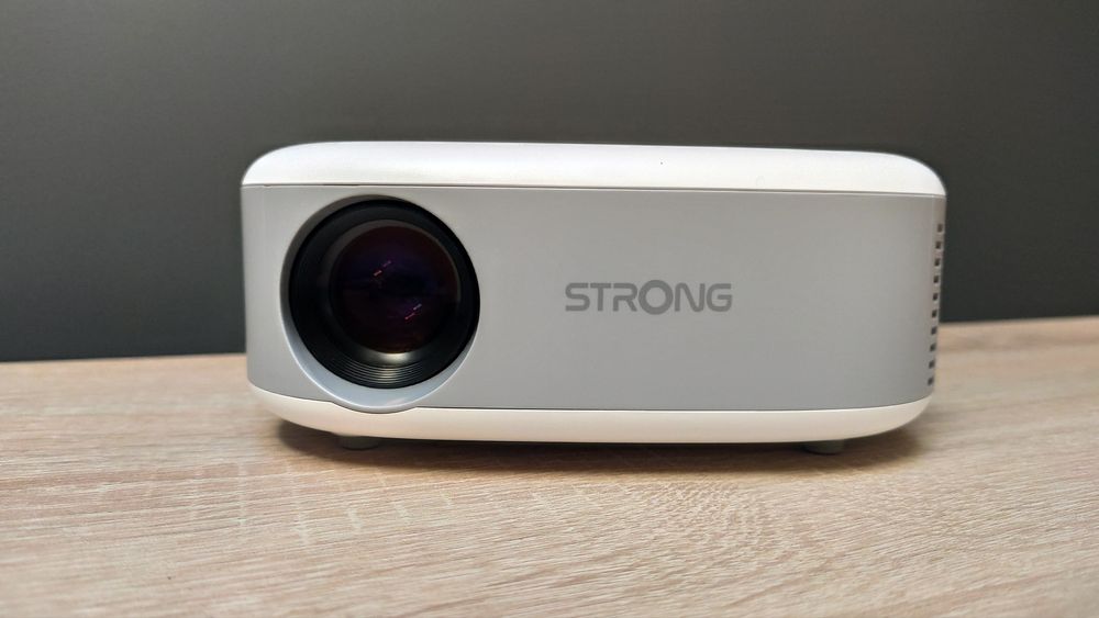 Projektor Strong N1