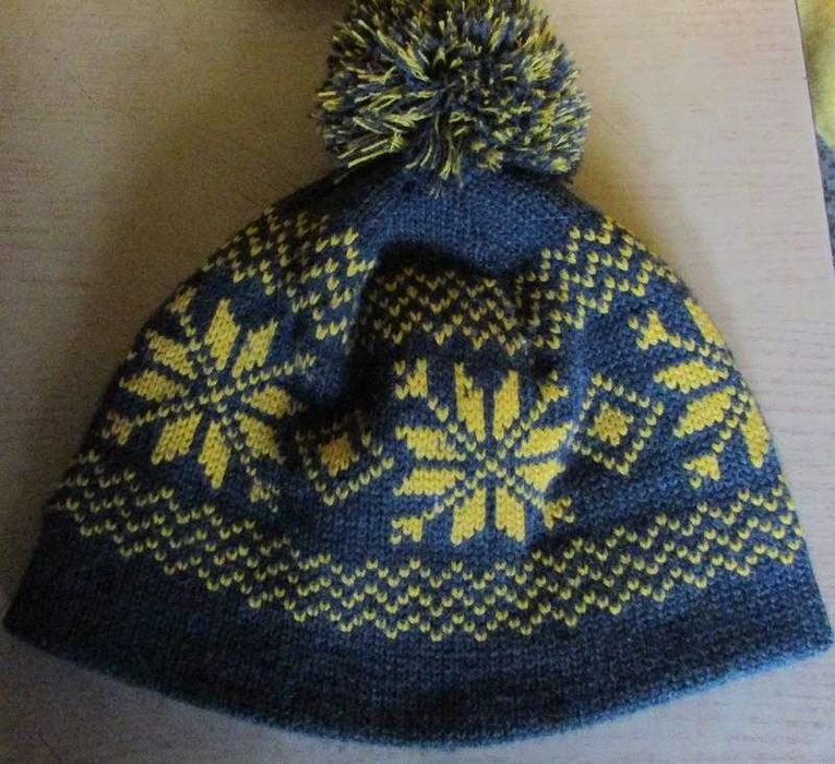 Стильна шапка / стильная шапка с бубоном